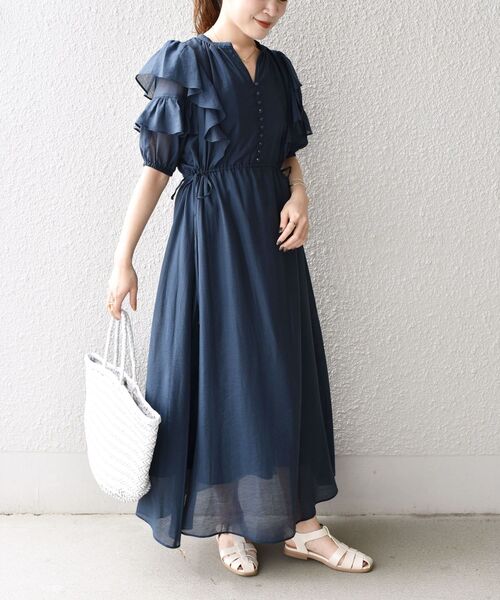 SHIPS(シップス)の「*〈手洗い可能〉シアーカルゼフリルワンピース◆(ワンピース・レディース・ブラック系/ブラウン系/ネイビー/スカイブルー・SMALL/MEDIUM)」の4枚目の写真