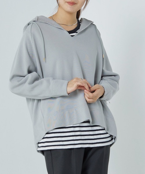 OMNES(オムネス)の「裏毛スウェット フロントV開き フードプルオーバー(パーカー・レディース・ベージュ/ネイビー/ブラウン/アイボリー/ブルー系その他・FREE)」の5枚目の写真