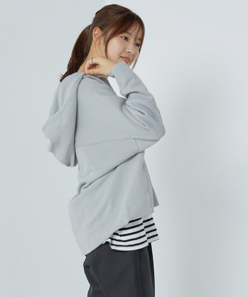 OMNES(オムネス)の「裏毛スウェット フロントV開き フードプルオーバー(パーカー・レディース・ベージュ/ネイビー/ブラウン/アイボリー/ブルー系その他・FREE)」の6枚目の写真