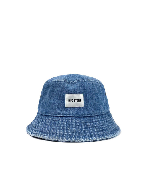 MFC STORE（エムエフシーストア）の「MFC STORE WHITE TAG DENIM BUCKET HAT（ハット・メンズ・ライトブルー/ダークブルー/ブルー系/ブラック・L/M）」の3枚目の写真