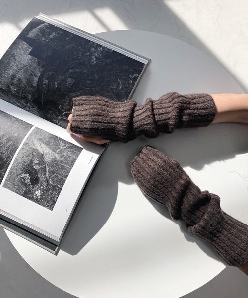 AS KNOW AS plus（アズノゥアズプラス）の「♪リブな アームウォーマー　【2022AWアイテム】（アームカバー・レディース・キナリ/チャコールグレー/ライトグリーン/オレンジ・FREE）」の3枚目の写真