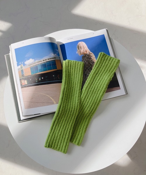 AS KNOW AS plus（アズノゥアズプラス）の「♪リブな アームウォーマー　【2022AWアイテム】（アームカバー・レディース・キナリ/チャコールグレー/ライトグリーン/オレンジ・FREE）」の13枚目の写真