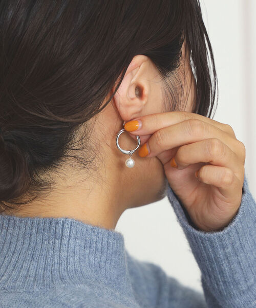 BEAMS HEART(ビームスハート)の「BEAMS HEART / フープ パール ピアス(ピアス(両耳用)・レディース・シルバー/ゴールド・ONE SIZE)」の1枚目の写真