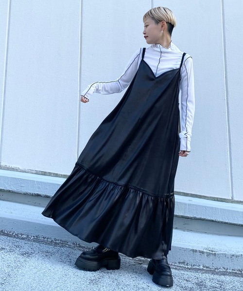 Narcissus（ナルシス）の「【MIDVEIN】サテン2WAYワンピース（ワンピース・レディース・ホワイト/ブラック・FREE）」の2枚目の写真