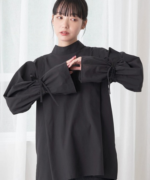 earth music&ecology（アースミュージックアンドエコロジー）の「ショルダータックレイヤードシャツ（シャツ/ブラウス・レディース・オフホワイト/ブラック/ストライプ・FREE）」の3枚目の写真