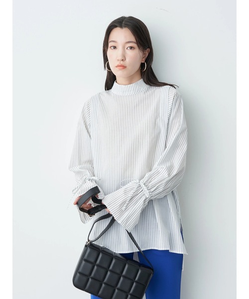 earth music&ecology（アースミュージックアンドエコロジー）の「ショルダータックレイヤードシャツ（シャツ/ブラウス・レディース・オフホワイト/ブラック/ストライプ・FREE）」の13枚目の写真