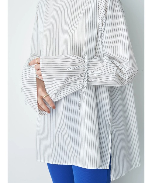 earth music&ecology（アースミュージックアンドエコロジー）の「ショルダータックレイヤードシャツ（シャツ/ブラウス・レディース・オフホワイト/ブラック/ストライプ・FREE）」の6枚目の写真