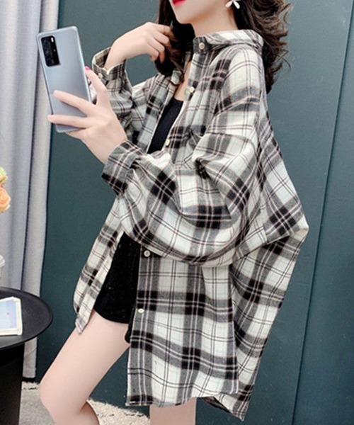 Auntie Rosa（アンティローザ）の「オーバーサイズ ドロップショルダー チェックネルシャツ（シャツ/ブラウス・レディース・パープル/グレー系その他3/グレー系その他5/グリーン系その他3/グリーン/ブラウン系その他3/グレー系その他/イエロー系その他5/グリーン系その他6/ピンク系その他6/レッド系その他/ブラウン系その他2/グレー/ブルー系その他3/ブルー系その他2/グリーン系その他2/レッド/イエロー系その他6・LARGE/X-LARGE/XX-LARGE/MEDIUM/SMALL）」の21枚目の写真