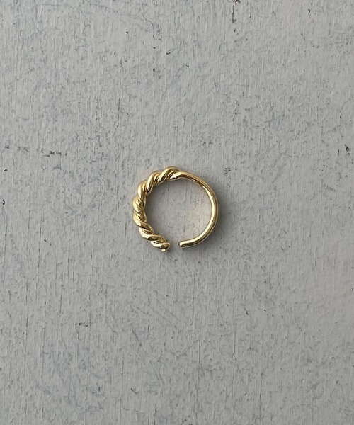 cheriella（シェリエラ）の「【cheriella】2連デザインねじりフープリング（リング・レディース・シルバー/ゴールド・FREE）」の3枚目の写真