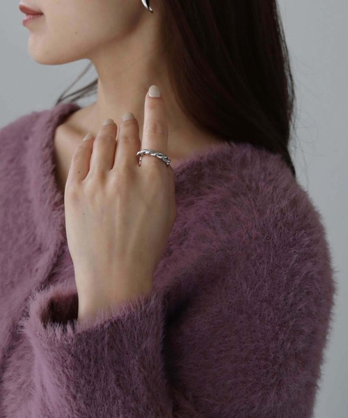 cheriella（シェリエラ）の「【cheriella】2連デザインねじりフープリング（リング・レディース・シルバー/ゴールド・FREE）」の5枚目の写真