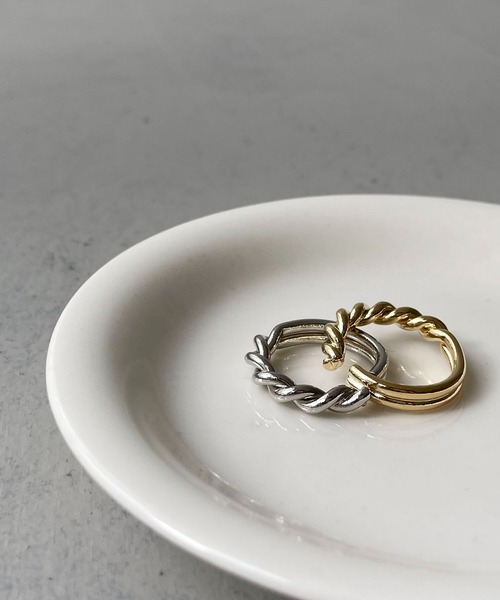 cheriella（シェリエラ）の「【cheriella】2連デザインねじりフープリング（リング・レディース・シルバー/ゴールド・FREE）」の8枚目の写真