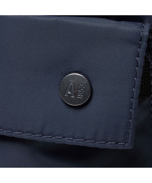 AIGLE（エーグル）の「ネイバーフッドネックポーチ（ショルダーバッグ・レディース・ブラウン/ネイビー・FREE）」の6枚目の写真