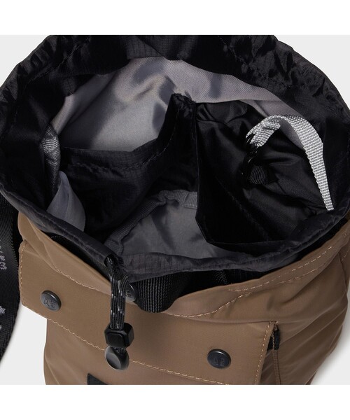 AIGLE（エーグル）の「ネイバーフッドネックポーチ（ショルダーバッグ・レディース・ブラウン/ネイビー・FREE）」の13枚目の写真