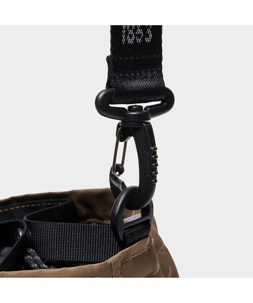 AIGLE（エーグル）の「ネイバーフッドネックポーチ（ショルダーバッグ・レディース・ブラウン/ネイビー・FREE）」の18枚目の写真