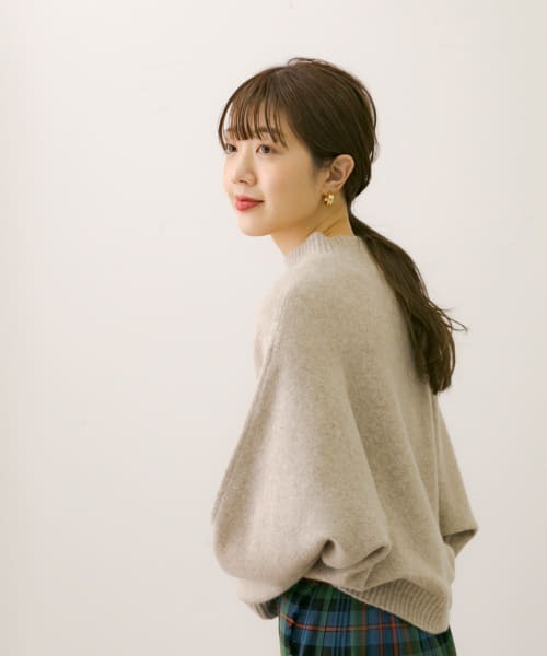 URBAN RESEARCH Sonny Label(アーバンリサーチサニーレーベル)の「起毛モックネックドルマンプルオーバー(ニット/セーター・レディース・ベージュ/ミント/ブラック/ブルー・FREE)」の10枚目の写真
