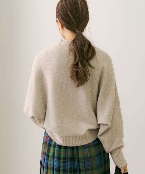 URBAN RESEARCH Sonny Label(アーバンリサーチサニーレーベル)の「起毛モックネックドルマンプルオーバー(ニット/セーター・レディース・ベージュ/ミント/ブラック/ブルー・FREE)」の11枚目の写真