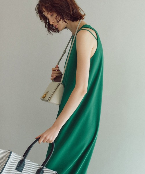 Mila Owen（ミラオーウェン）の「トライアングルボックスバッグ（ハンドバッグ・レディース・アイボリー/ブラック/ブルー・FREE）」の2枚目の写真