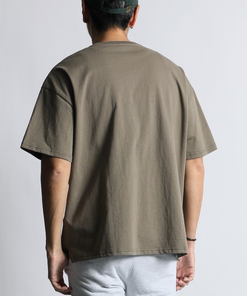 The DUFFER of ST.GEORGE（ザダファーオブセントジョージ）の「【WEB限定アイテム】8oz HEAVY WEIGHT OVER SIZE HENLEY TEE：8オンス ヘビーウェイト オーバーサイズ ビッグシルエット ヘンリーネックTシャツ（Tシャツ/カットソー・メンズ・ブラック/グレイッシュベージュ/ホワイト・SMALL/MEDIUM/LARGE/X-LARGE/XX-LARGE）」の11枚目の写真