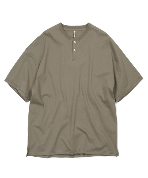 The DUFFER of ST.GEORGE（ザダファーオブセントジョージ）の「【WEB限定アイテム】8oz HEAVY WEIGHT OVER SIZE HENLEY TEE：8オンス ヘビーウェイト オーバーサイズ ビッグシルエット ヘンリーネックTシャツ（Tシャツ/カットソー・メンズ・ブラック/グレイッシュベージュ/ホワイト・SMALL/MEDIUM/LARGE/X-LARGE/XX-LARGE）」の14枚目の写真