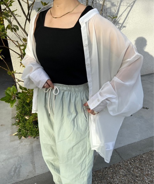 nemne store（ネンネストア）の「【低身長用サイズあり】袖ボリュームシアーバンドカラーシャツ（シャツ/ブラウス・レディース・ブルー/オフホワイト/ピンク/グリーン・SMALL/MEDIUM）」の9枚目の写真