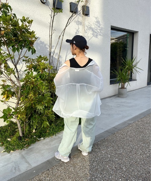 nemne store（ネンネストア）の「【低身長用サイズあり】袖ボリュームシアーバンドカラーシャツ（シャツ/ブラウス・レディース・ブルー/オフホワイト/ピンク/グリーン・SMALL/MEDIUM）」の10枚目の写真