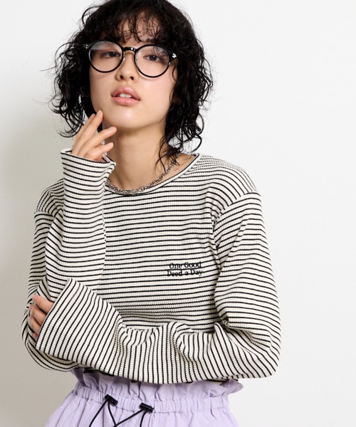 THE YOn(ザヨン)の「胸レタリング刺繍スパンテレコロングスリーブTシャツ(Tシャツ/カットソー・レディース・グレー/ライトグリーン/オートミール/アイボリー/ネイビー/ラベンダー/ホワイト×ブラック・FREE)」の16枚目の写真