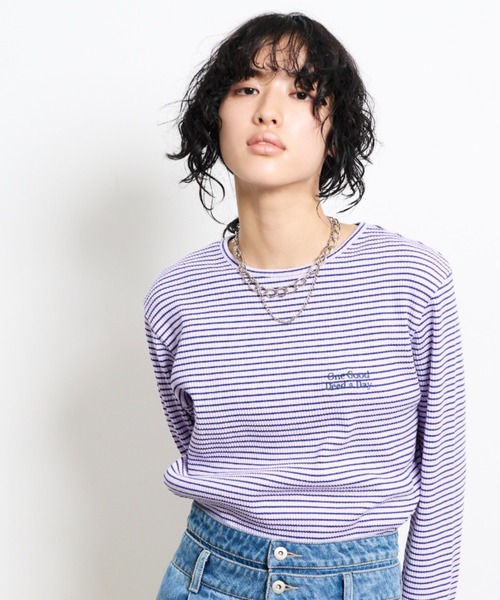 THE YOn(ザヨン)の「胸レタリング刺繍スパンテレコロングスリーブTシャツ(Tシャツ/カットソー・レディース・グレー/ライトグリーン/オートミール/アイボリー/ネイビー/ラベンダー/ホワイト×ブラック・FREE)」の20枚目の写真