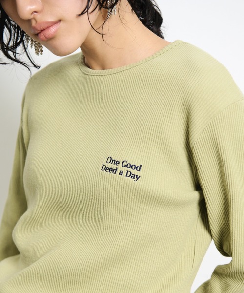 THE YOn(ザヨン)の「胸レタリング刺繍スパンテレコロングスリーブTシャツ(Tシャツ/カットソー・レディース・グレー/ライトグリーン/オートミール/アイボリー/ネイビー/ラベンダー/ホワイト×ブラック・FREE)」の12枚目の写真