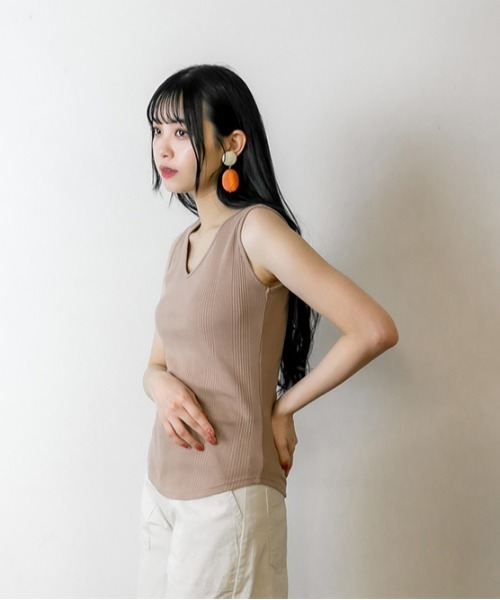 atONE(アットワン)の「atONE 2WAYランダムリブタンクトップ(タンクトップ・レディース・ブラック/ホワイト/モカ/カーキ/ベージュ・LL/4L/L/M/3L)」の16枚目の写真