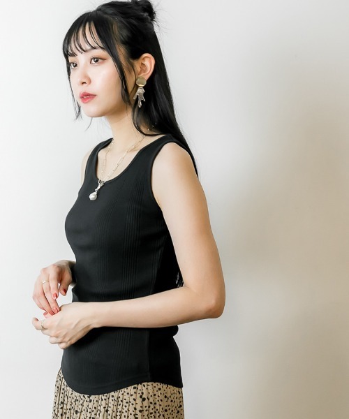 atONE(アットワン)の「atONE 2WAYランダムリブタンクトップ(タンクトップ・レディース・ブラック/ホワイト/モカ/カーキ/ベージュ・LL/4L/L/M/3L)」の11枚目の写真