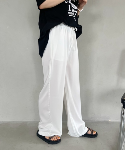 CLEA(クレア)の「サテンロングイージーパンツ(その他パンツ・レディース・ベージュ/ホワイト/ピンク/ブラック・FREE)」の2枚目の写真