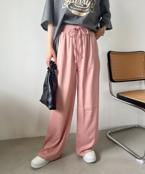 CLEA(クレア)の「サテンロングイージーパンツ(その他パンツ・レディース・ベージュ/ホワイト/ピンク/ブラック・FREE)」の4枚目の写真