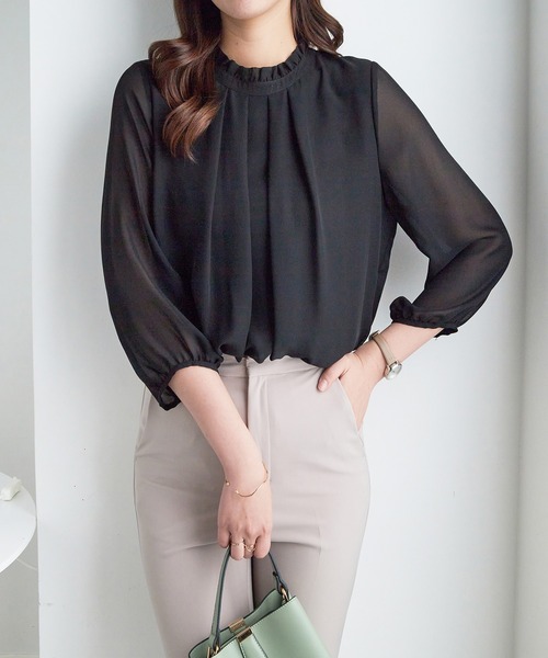 Viola e Viola（ヴィオラエヴィオラ）の「フリル衿シフォンタックブラウス（シャツ/ブラウス・レディース・グレイッシュブルー/イエロー/グレイッシュベージュ/ボルドー/レディッシュグレー/ブラック/オフホワイト・MEDIUM/LARGE/X-LARGE/XX-LARGE/4L/5L）」の21枚目の写真