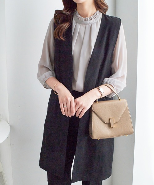 Viola e Viola（ヴィオラエヴィオラ）の「フリル衿シフォンタックブラウス（シャツ/ブラウス・レディース・グレイッシュブルー/イエロー/グレイッシュベージュ/ボルドー/レディッシュグレー/ブラック/オフホワイト・MEDIUM/LARGE/X-LARGE/XX-LARGE/4L/5L）」の13枚目の写真