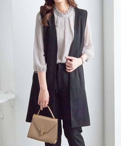 Viola e Viola（ヴィオラエヴィオラ）の「フリル衿シフォンタックブラウス（シャツ/ブラウス・レディース・グレイッシュブルー/イエロー/グレイッシュベージュ/ボルドー/レディッシュグレー/ブラック/オフホワイト・MEDIUM/LARGE/X-LARGE/XX-LARGE/4L/5L）」の14枚目の写真