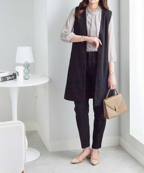 Viola e Viola（ヴィオラエヴィオラ）の「フリル衿シフォンタックブラウス（シャツ/ブラウス・レディース・グレイッシュブルー/イエロー/グレイッシュベージュ/ボルドー/レディッシュグレー/ブラック/オフホワイト・MEDIUM/LARGE/X-LARGE/XX-LARGE/4L/5L）」の12枚目の写真