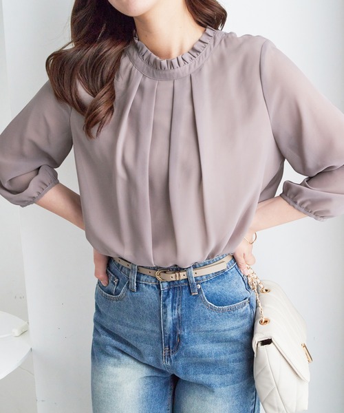 Viola e Viola（ヴィオラエヴィオラ）の「フリル衿シフォンタックブラウス（シャツ/ブラウス・レディース・グレイッシュブルー/イエロー/グレイッシュベージュ/ボルドー/レディッシュグレー/ブラック/オフホワイト・MEDIUM/LARGE/X-LARGE/XX-LARGE/4L/5L）」の15枚目の写真