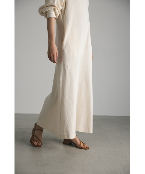 STYLEMIXER（スタイルミキサー）の「バックオープンリラックスカットワンピース（ワンピース・レディース・アイボリー/ブラック/チャコールグレー・MEDIUM/SMALL）」の8枚目の写真