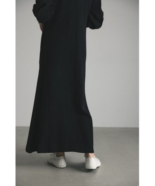 STYLEMIXER（スタイルミキサー）の「バックオープンリラックスカットワンピース（ワンピース・レディース・アイボリー/ブラック/チャコールグレー・MEDIUM/SMALL）」の20枚目の写真