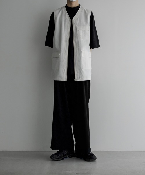 remer（リメール）の「loose military zip over vest / ルーズミリタリージップオーバーベスト（ベスト・メンズ・アイボリー/ブラック/チャコールグレー・SMALL/MEDIUM/LARGE）」の13枚目の写真