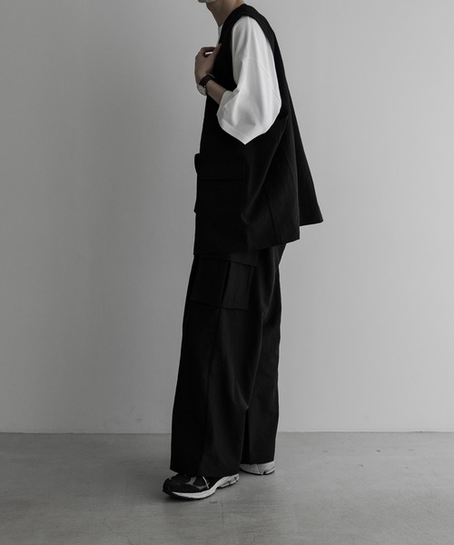remer（リメール）の「loose military zip over vest / ルーズミリタリージップオーバーベスト（ベスト・メンズ・アイボリー/ブラック/チャコールグレー・SMALL/MEDIUM/LARGE）」の5枚目の写真