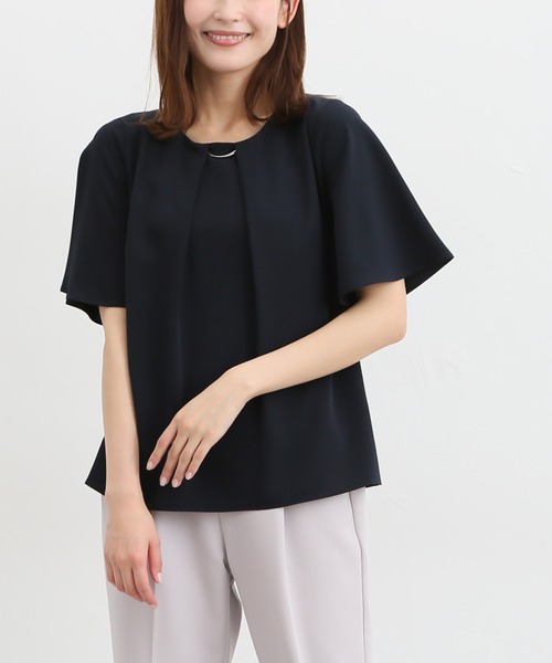 Honeys（ハニーズ）の「メタルパーツ付ブラウス（シャツ/ブラウス・レディース・モカ/グリーン/ブルー系その他/グレイッシュベージュ/ホワイト/ネイビー・S/LL/L/M/3L）」の5枚目の写真