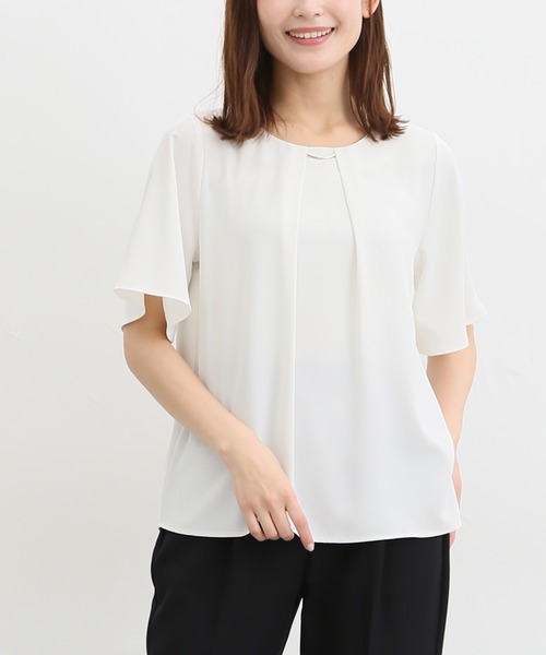 Honeys（ハニーズ）の「メタルパーツ付ブラウス（シャツ/ブラウス・レディース・モカ/グリーン/ブルー系その他/グレイッシュベージュ/ホワイト/ネイビー・S/LL/L/M/3L）」の2枚目の写真