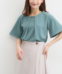 メタルパーツ付ブラウス