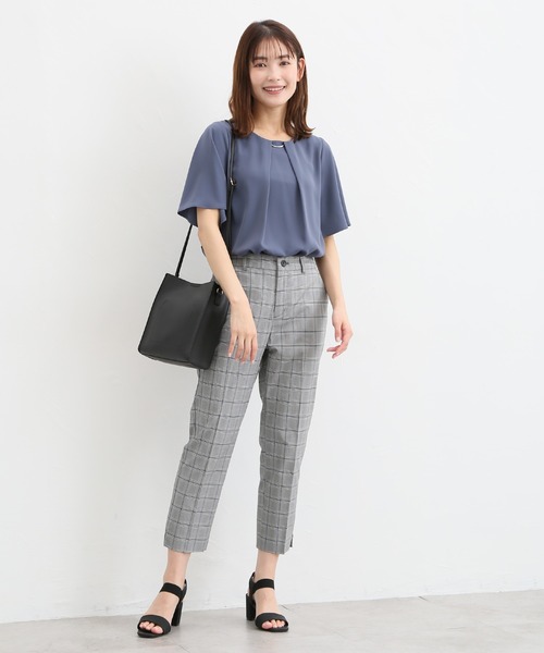 Honeys（ハニーズ）の「メタルパーツ付ブラウス（シャツ/ブラウス・レディース・モカ/グリーン/ブルー系その他/グレイッシュベージュ/ホワイト/ネイビー・S/LL/L/M/3L）」の7枚目の写真