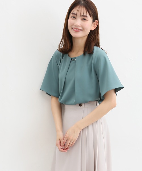 Honeys（ハニーズ）の「メタルパーツ付ブラウス（シャツ/ブラウス・レディース・モカ/グリーン/ブルー系その他/グレイッシュベージュ/ホワイト/ネイビー・S/LL/L/M/3L）」の8枚目の写真