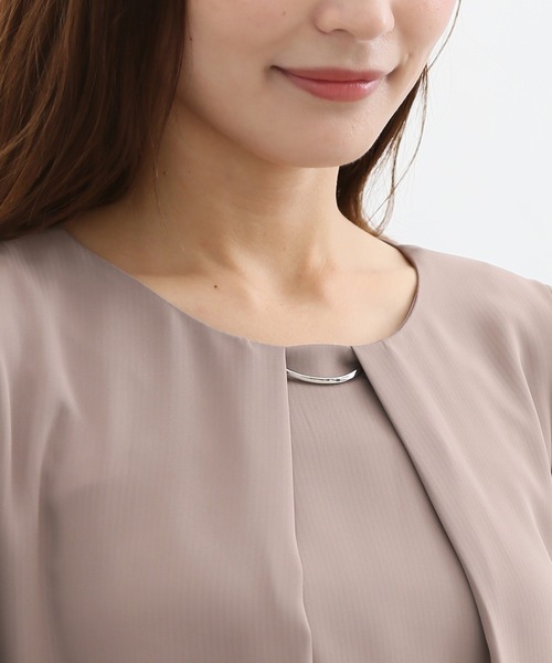 Honeys（ハニーズ）の「メタルパーツ付ブラウス（シャツ/ブラウス・レディース・モカ/グリーン/ブルー系その他/グレイッシュベージュ/ホワイト/ネイビー・S/LL/L/M/3L）」の11枚目の写真