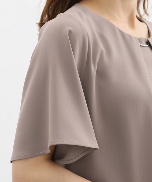 Honeys（ハニーズ）の「メタルパーツ付ブラウス（シャツ/ブラウス・レディース・モカ/グリーン/ブルー系その他/グレイッシュベージュ/ホワイト/ネイビー・S/LL/L/M/3L）」の17枚目の写真