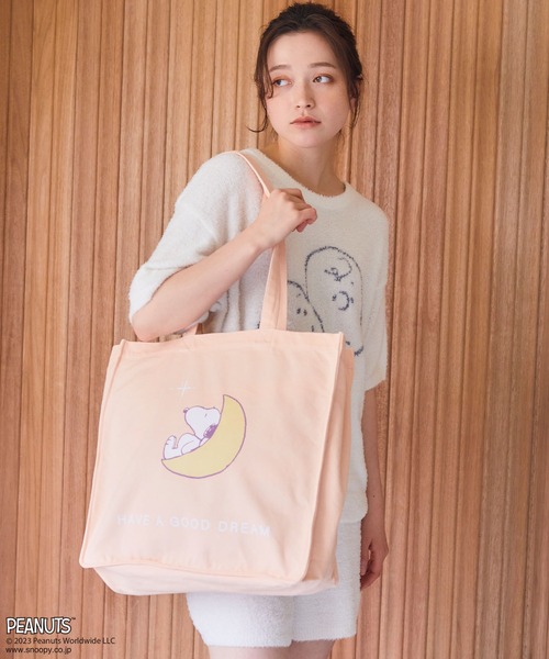 PEANUTS（ピーナッツ）の「【ピーナッツ/PEANUTS】スヌーピーBAG（トートバッグ・レディース・オレンジ/ピンク/パープル/レッド/イエロー/ブラック/グリーン/オフホワイト/ブルー・フリー）」の7枚目の写真