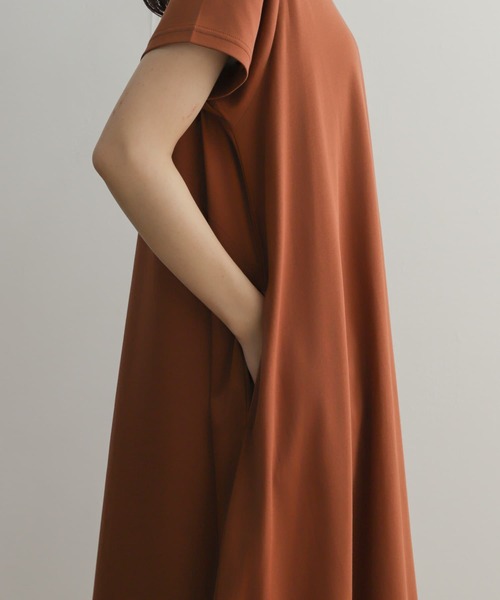 URBAN RESEARCH DOORS(アーバンリサーチドアーズ)の「Aラインフレアカットワンピース(ワンピース・レディース・ブラウン/グリーン系その他/ブラック・MEDIUM)」の8枚目の写真